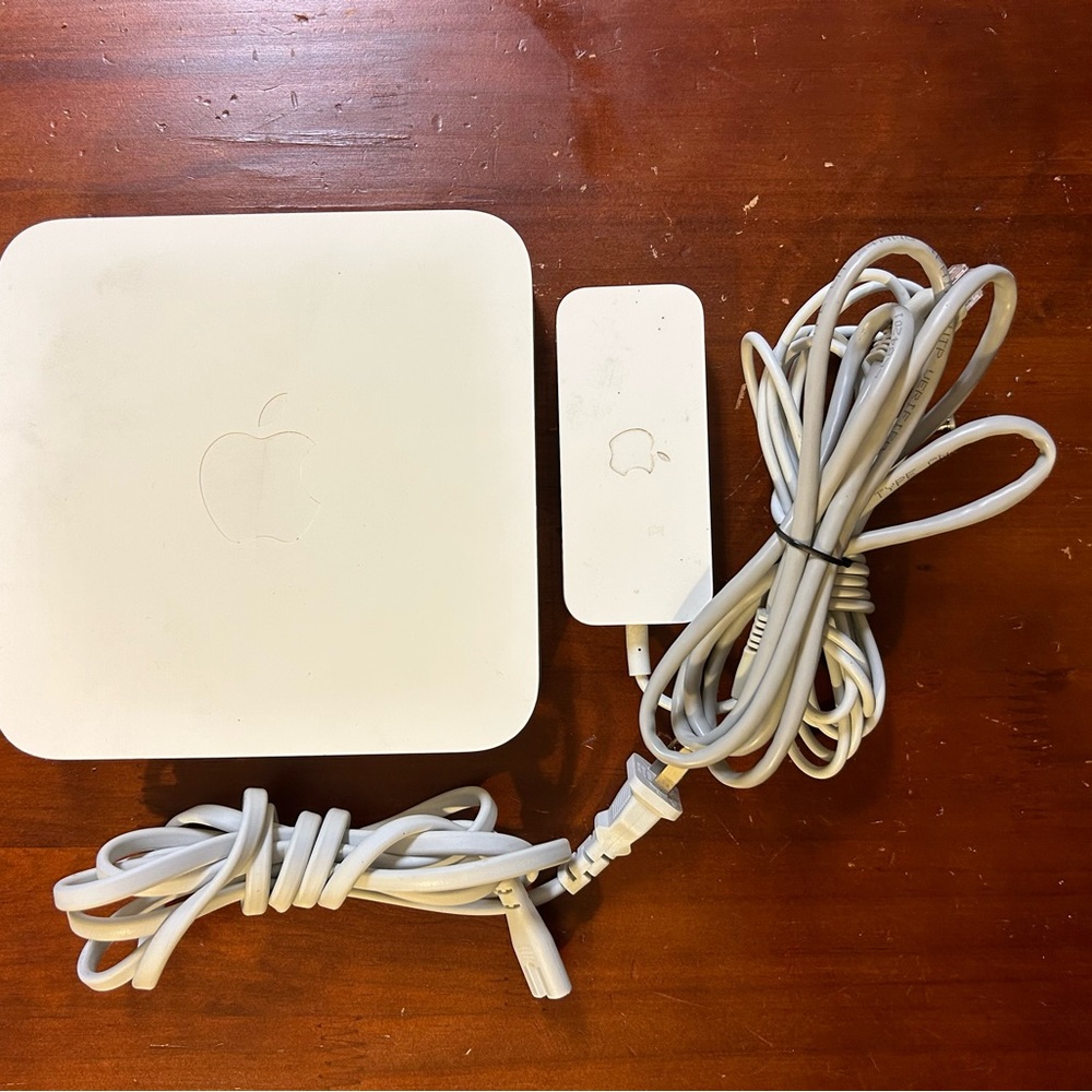 Apple Airport Extreme Base Station A1354 WiFi Router 4th Gen with Power Cord